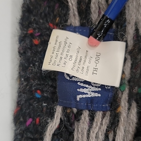 Wool rich 100% wool knit  tribal/Aztec print - Picture 4 of 9